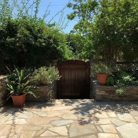 Bougainvillea House 펜션